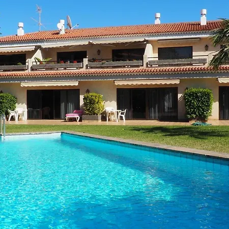 Elegant And Peaceful Aparments With Pool And Garden